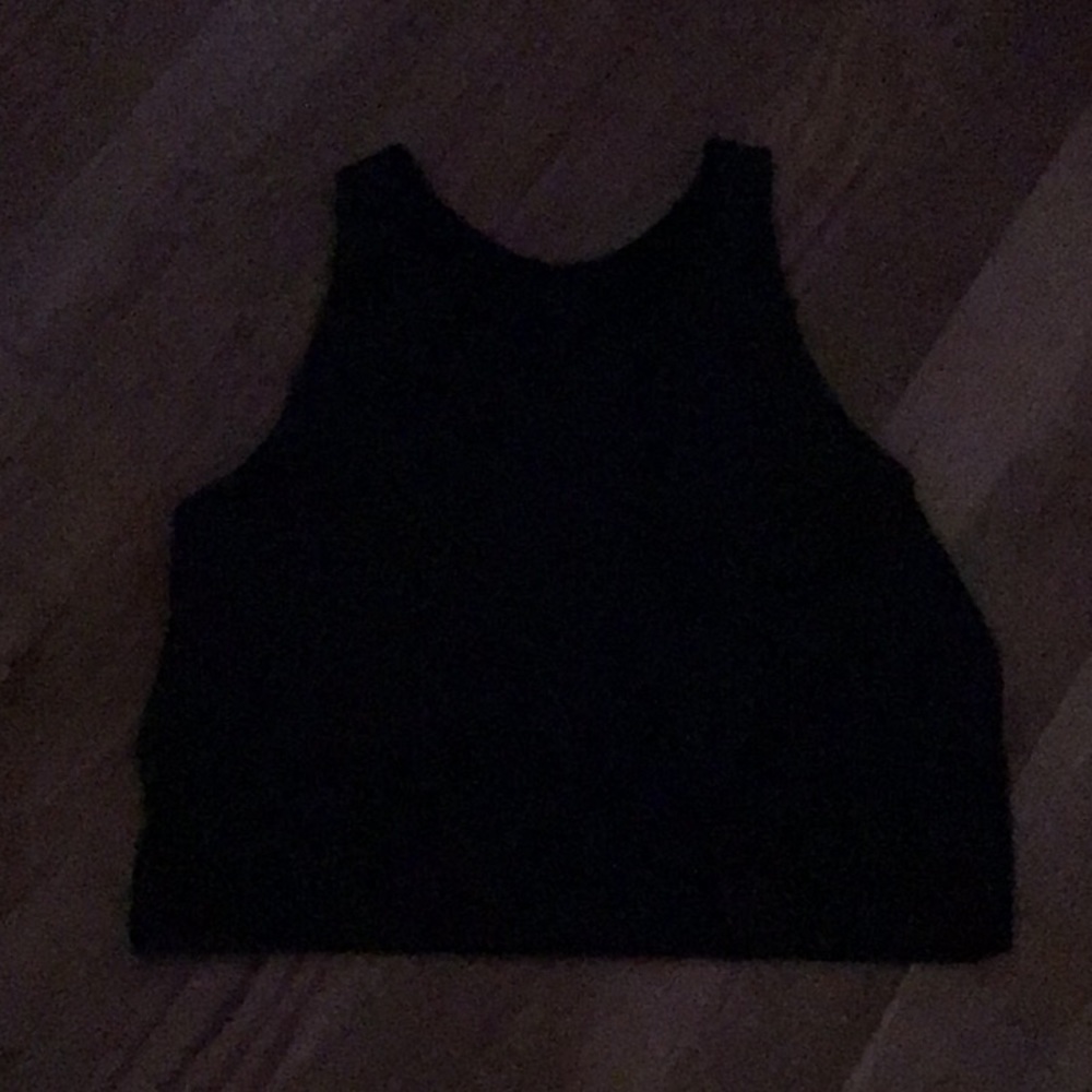 Black cropped workout tank top